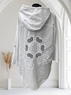 Blouse à capuchon (avec broderie au dos)