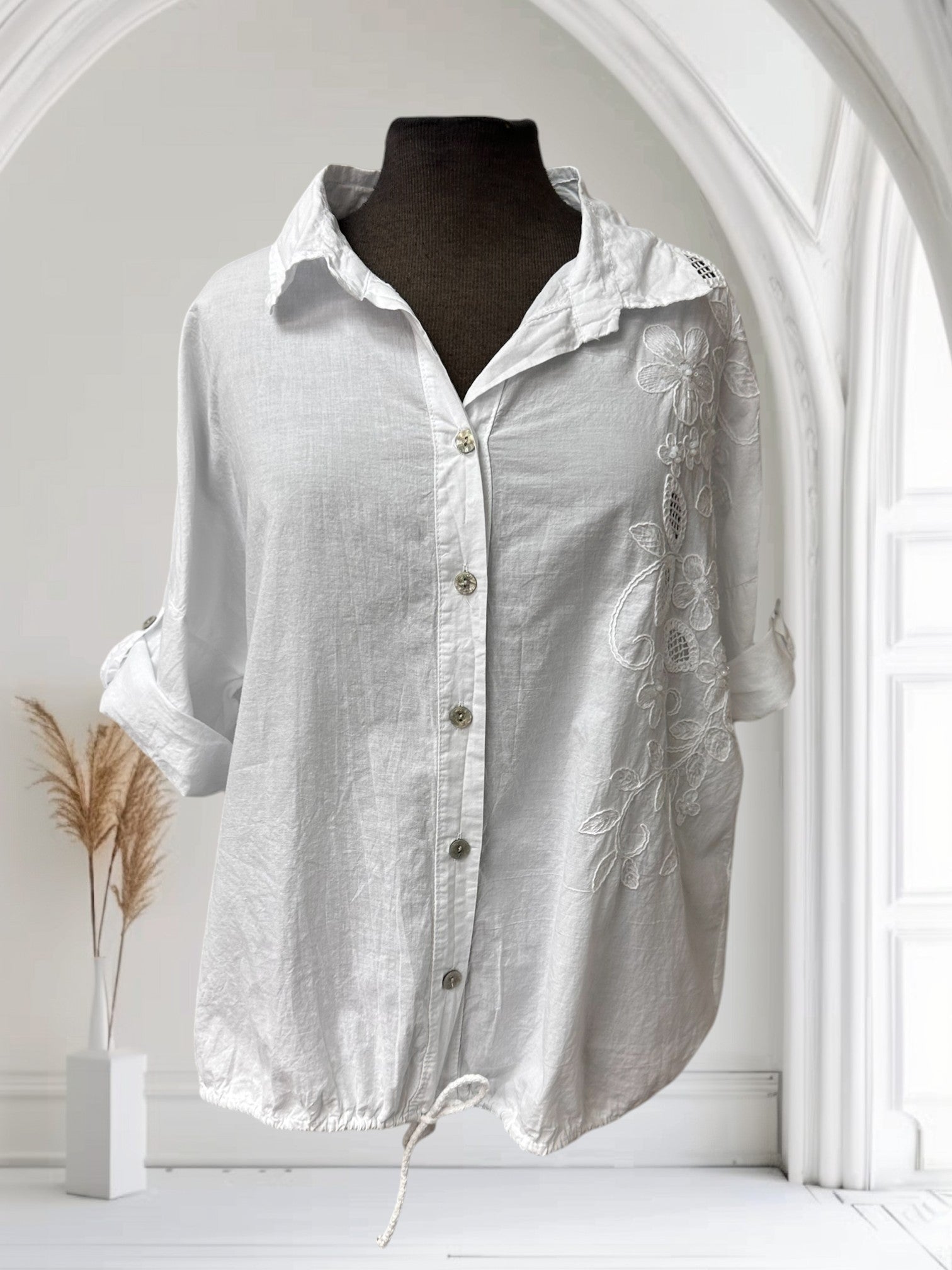 Blouse avec broderie de fleurs