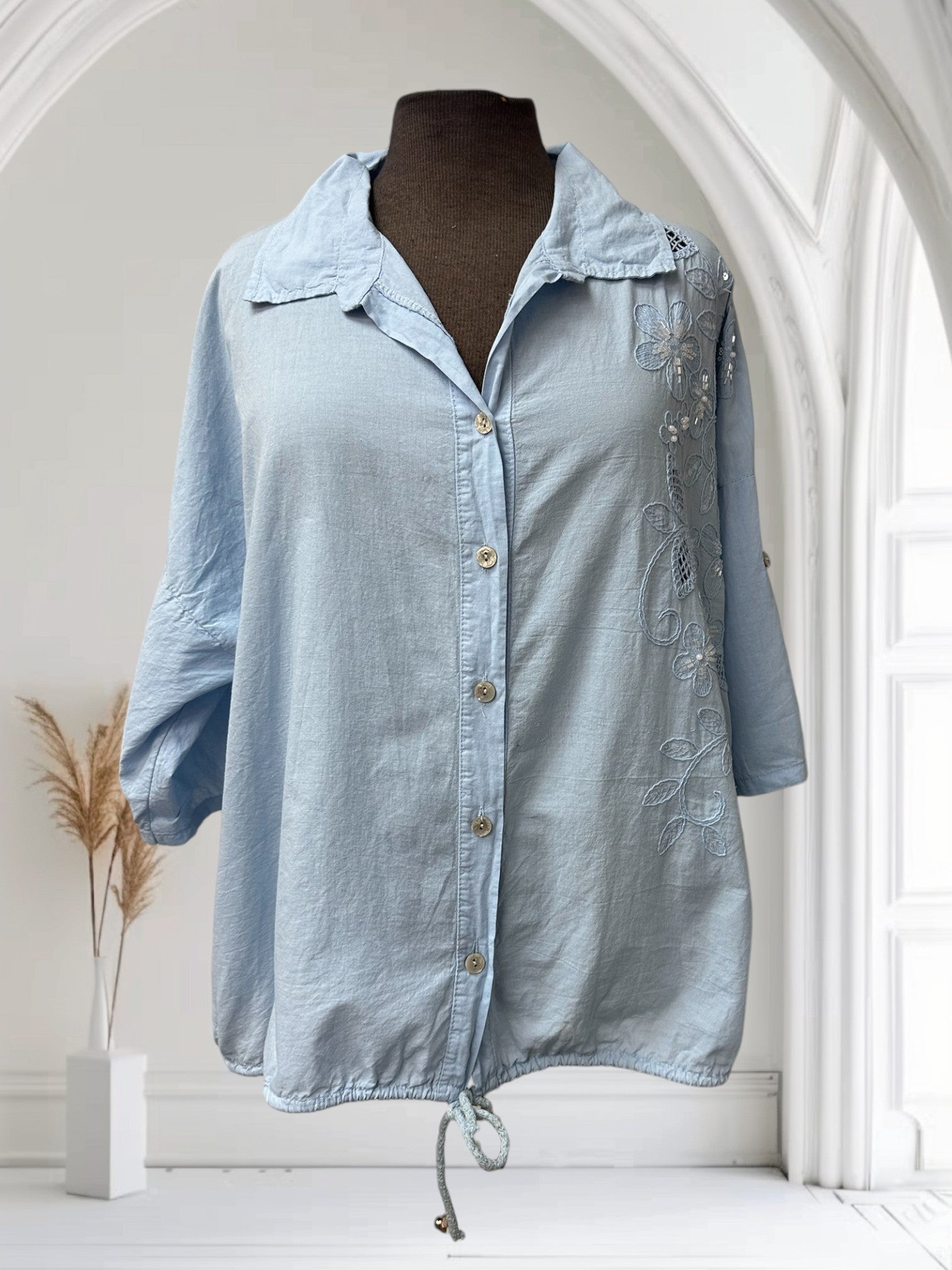 Blouse avec broderie de fleurs