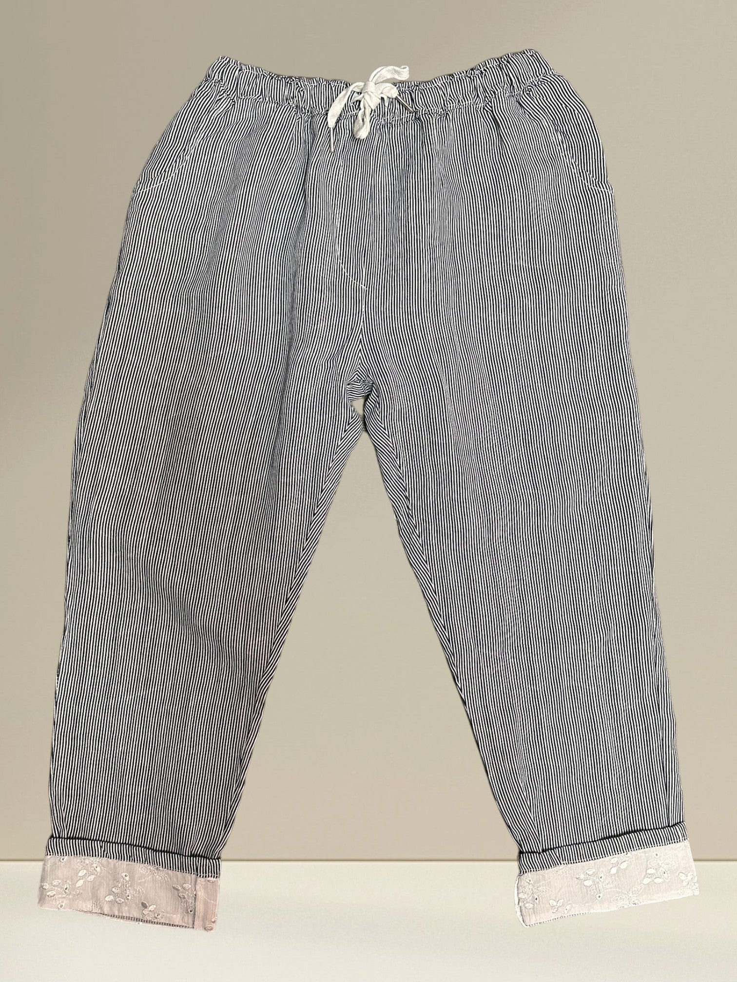 Pantalon rayé en lin (bas en brodrerie)