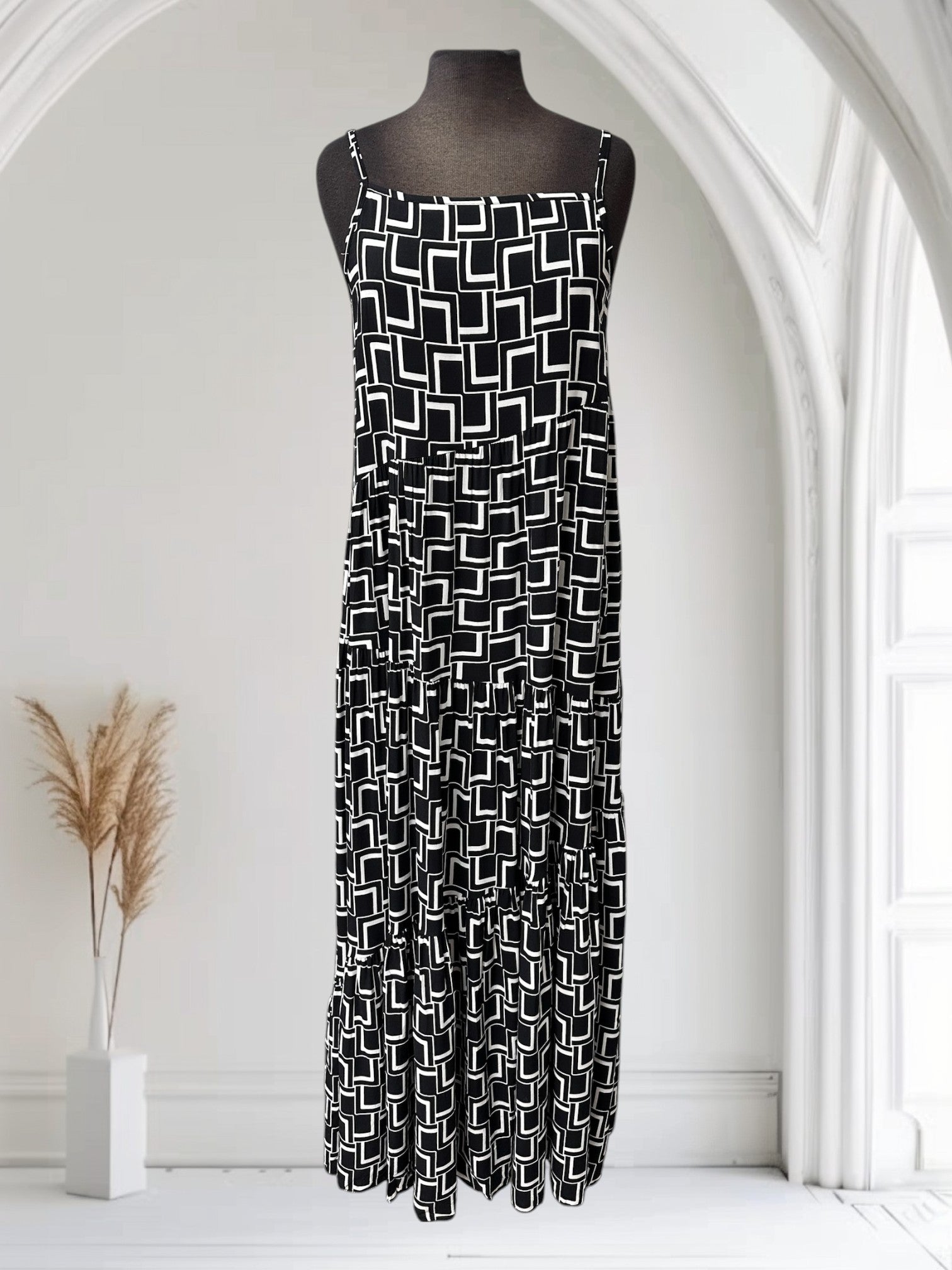Robe longue à petites bretelles (motif géométrique)