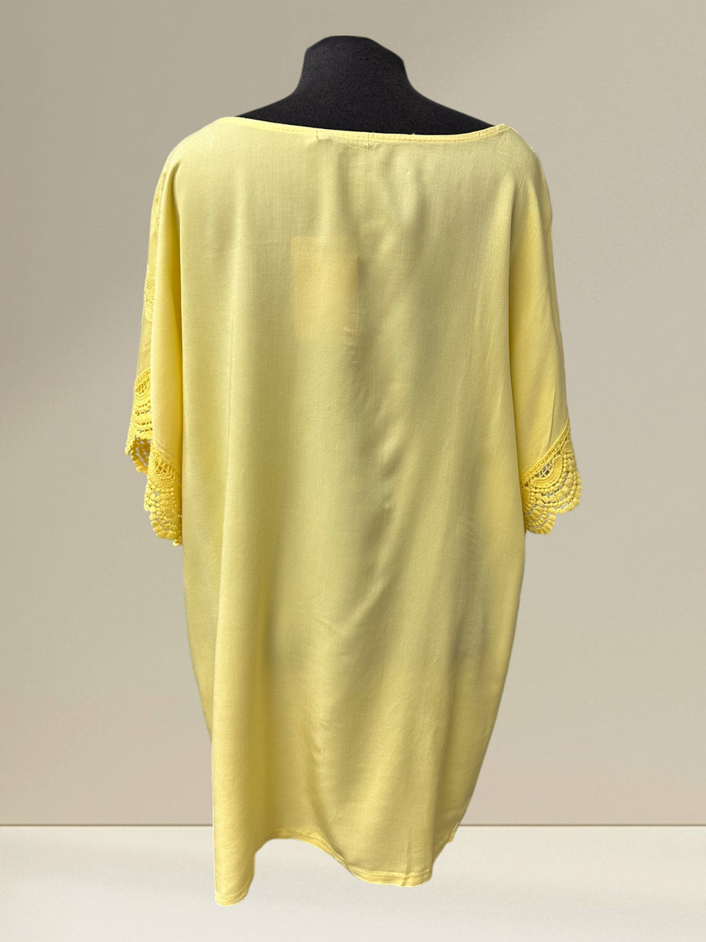 Chandail avec broderie de fleurs