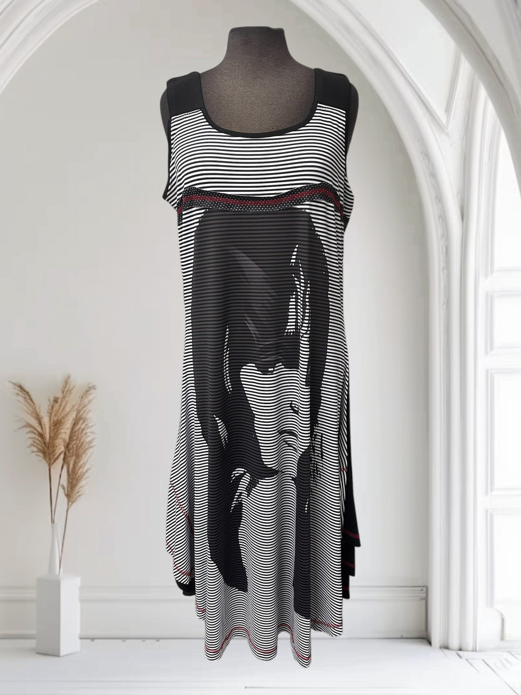 Robe sans manche Tango Mango (visage)