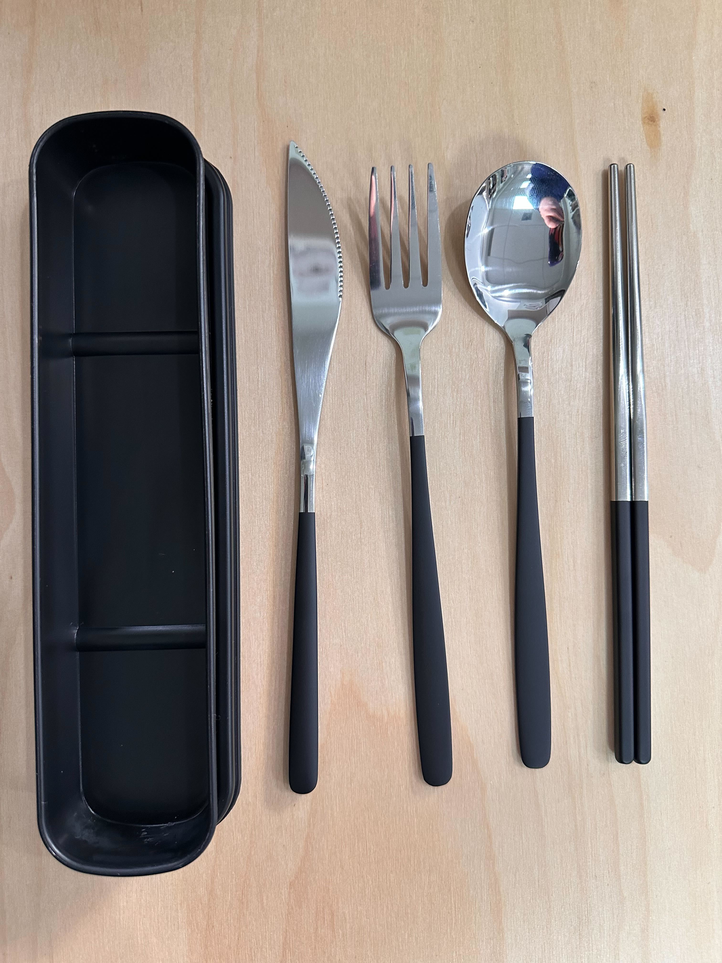 DEVICO Ustensiles Voyage Inox 18/8 Lot De 4 - Fourchette, Cuillère, Baguettes Avec Étui Rouge Portable