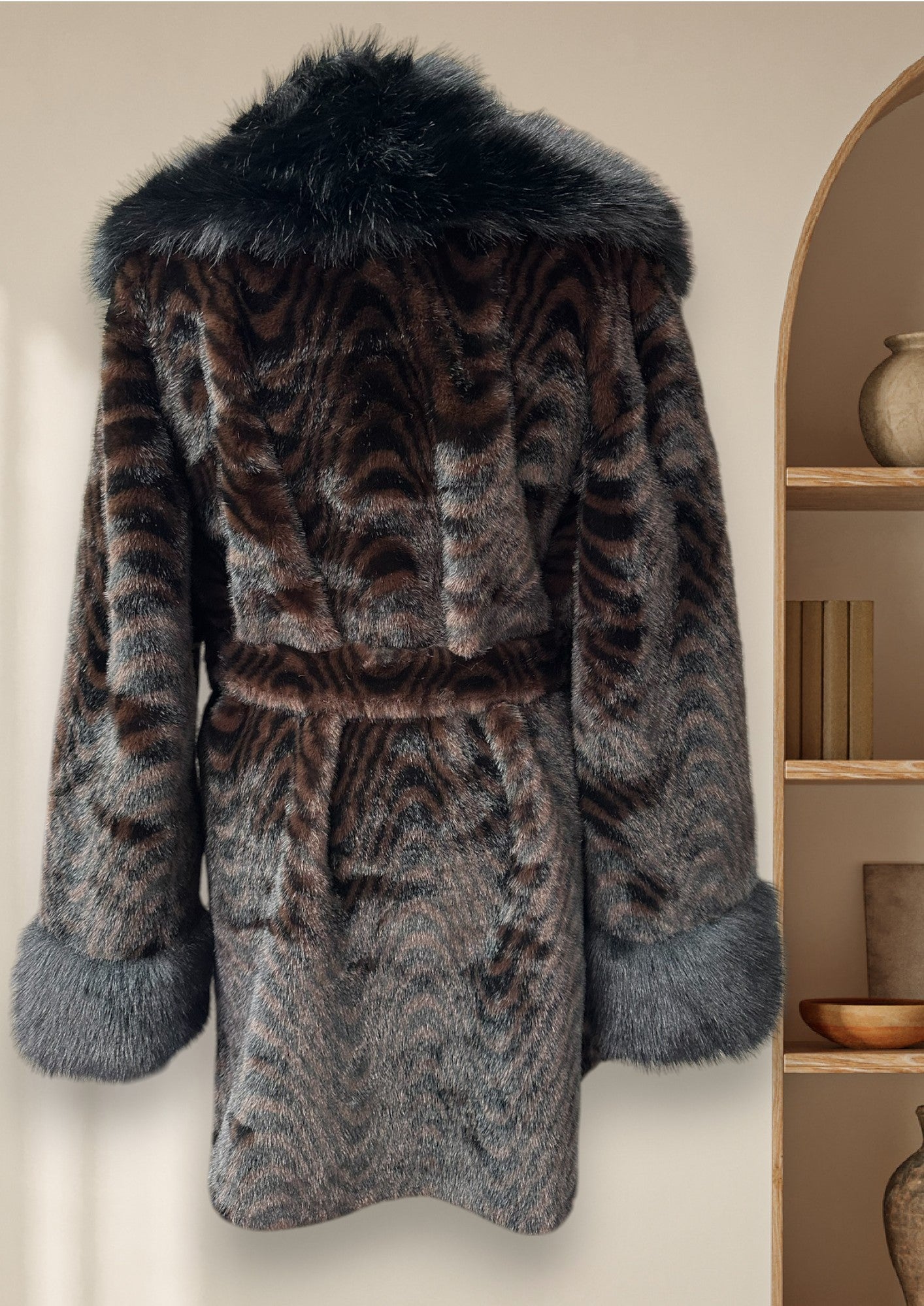Manteau de fausse fourrure zébré