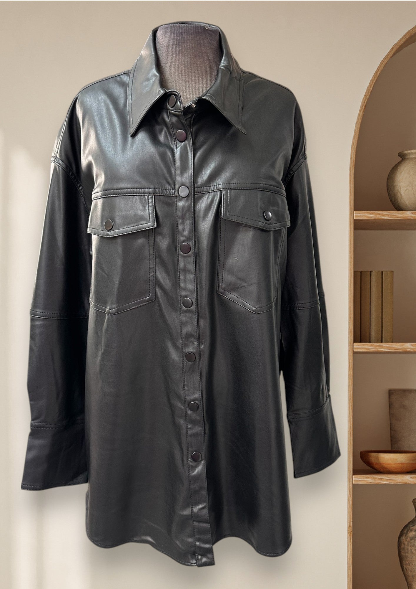 Chemise en faux cuir