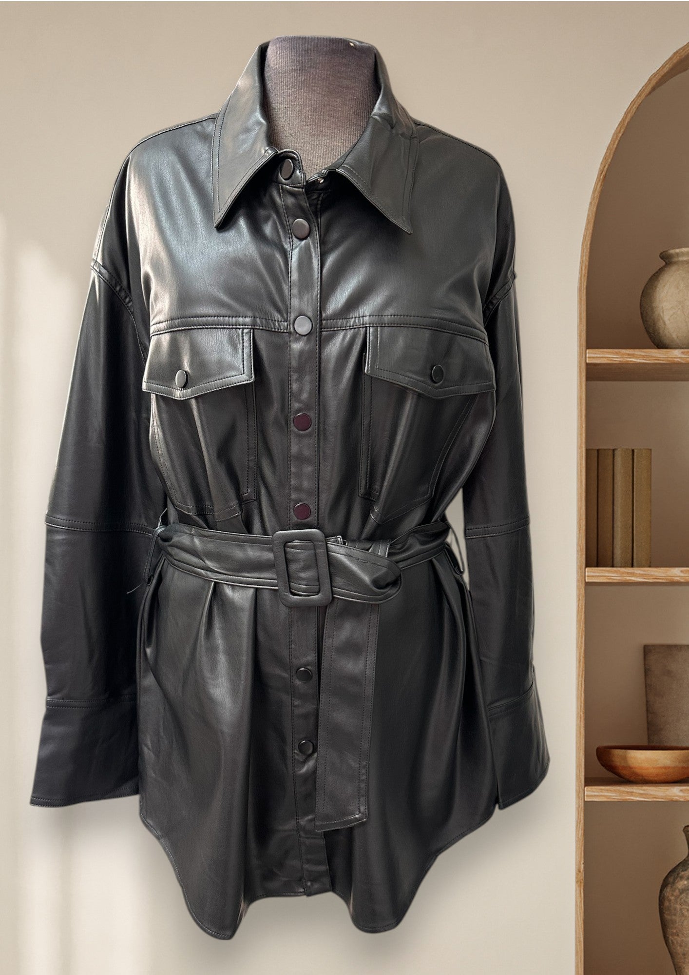 Chemise en faux cuir