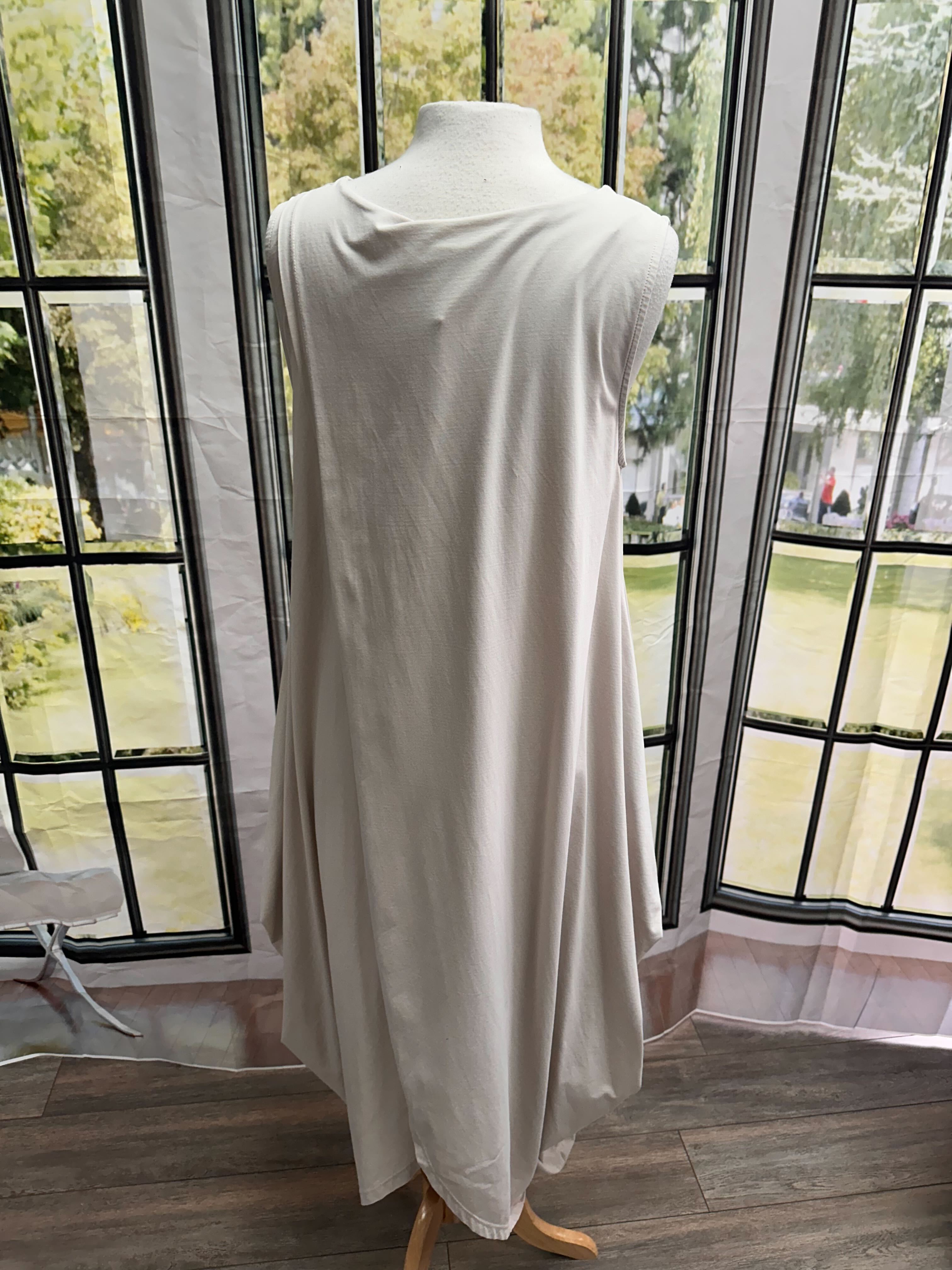 Nouveauté robe sans manche printemps/été 2024-2025 / BOUTIQUE SYLBELLE