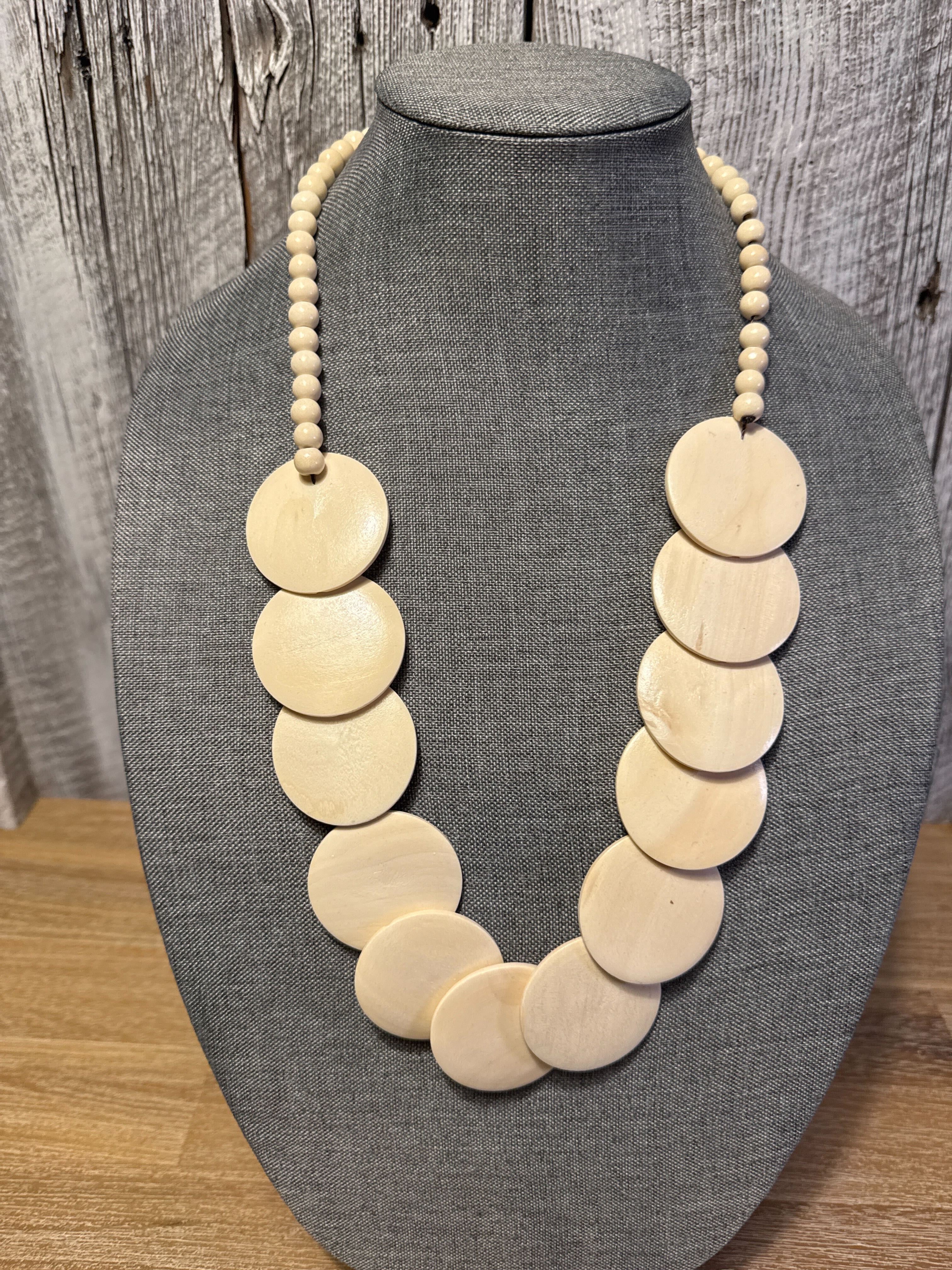 Collier en bois