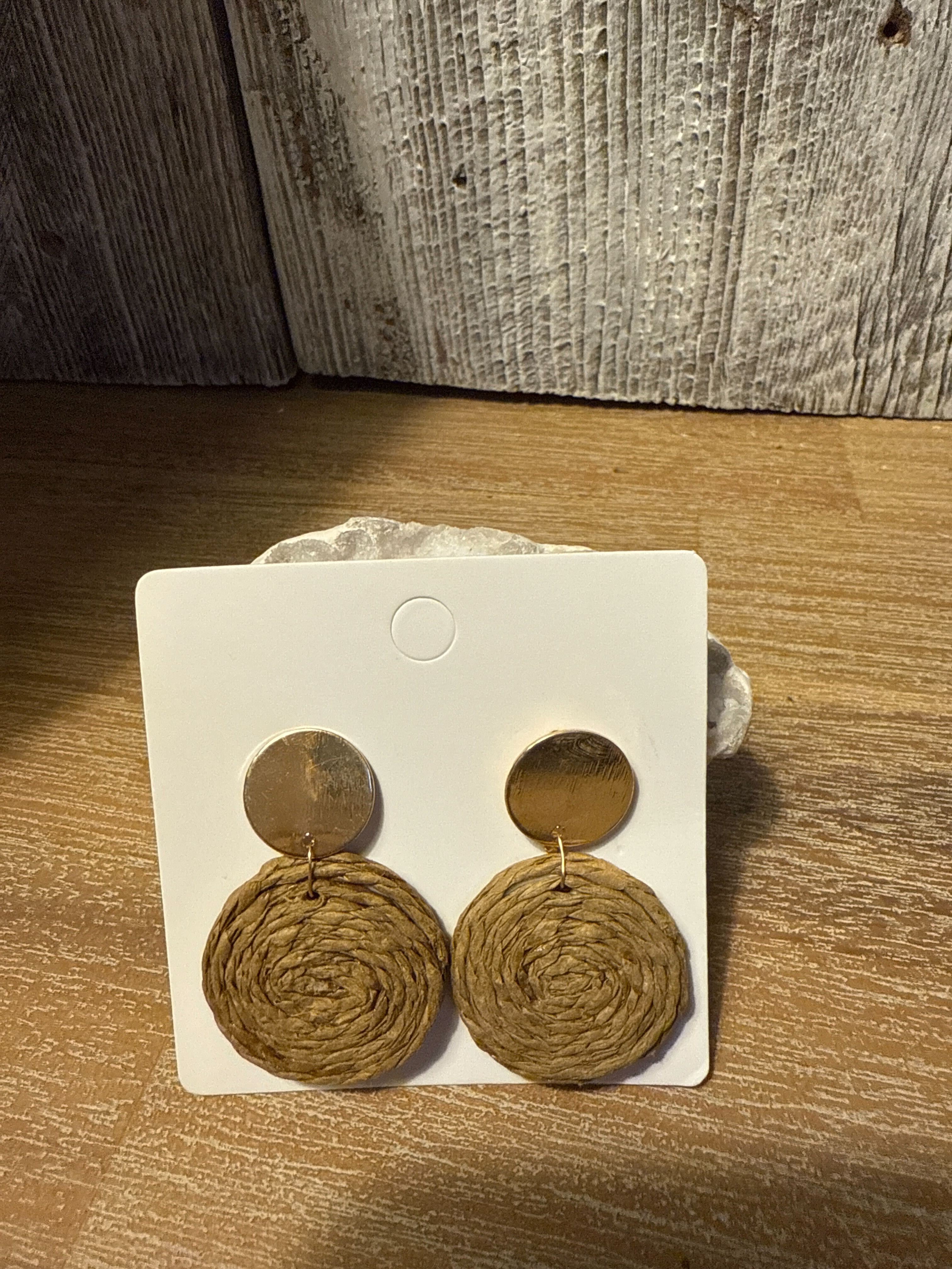 Boucle d'oreille en paille