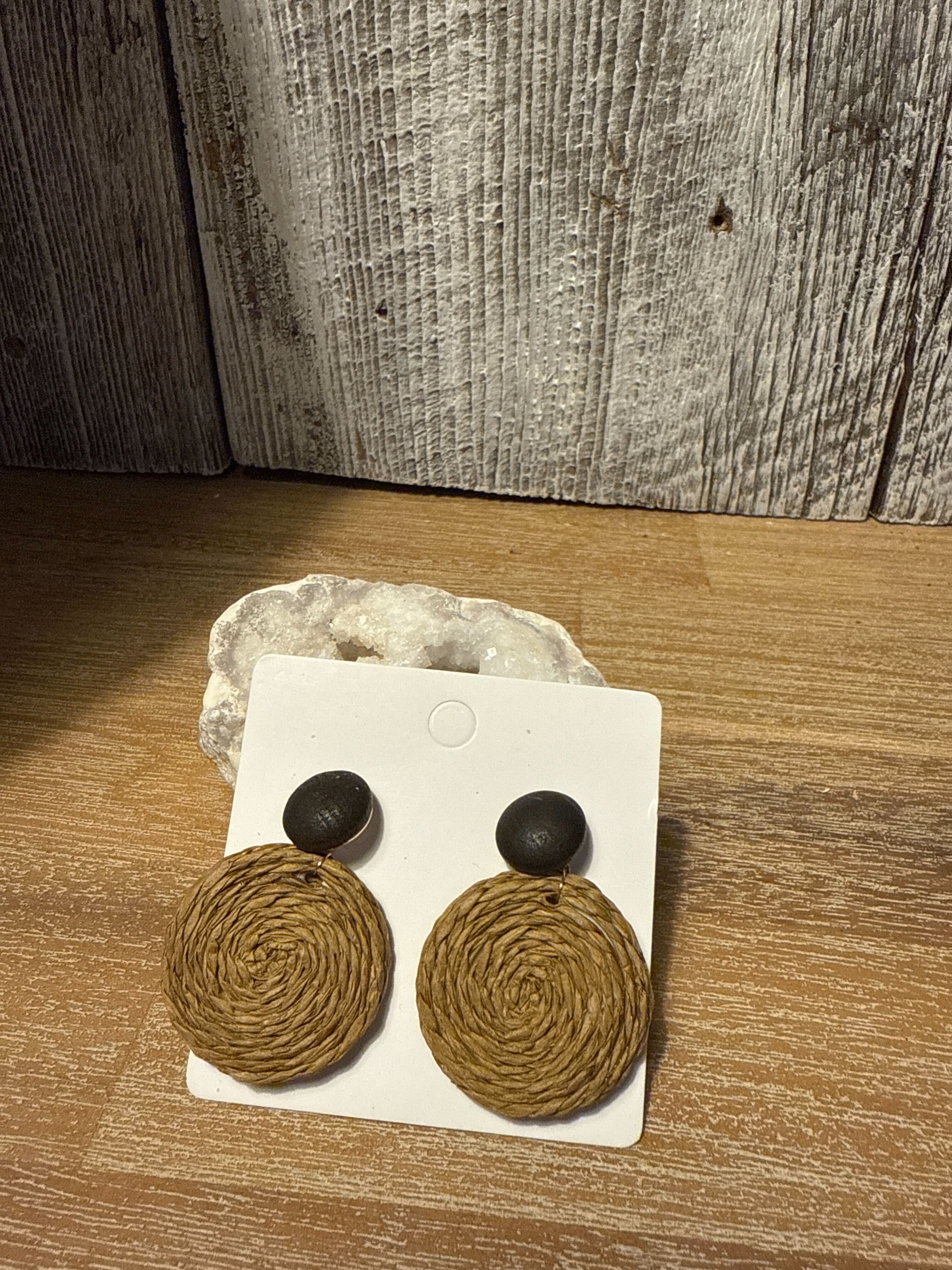 Boucle d'oreille en paille