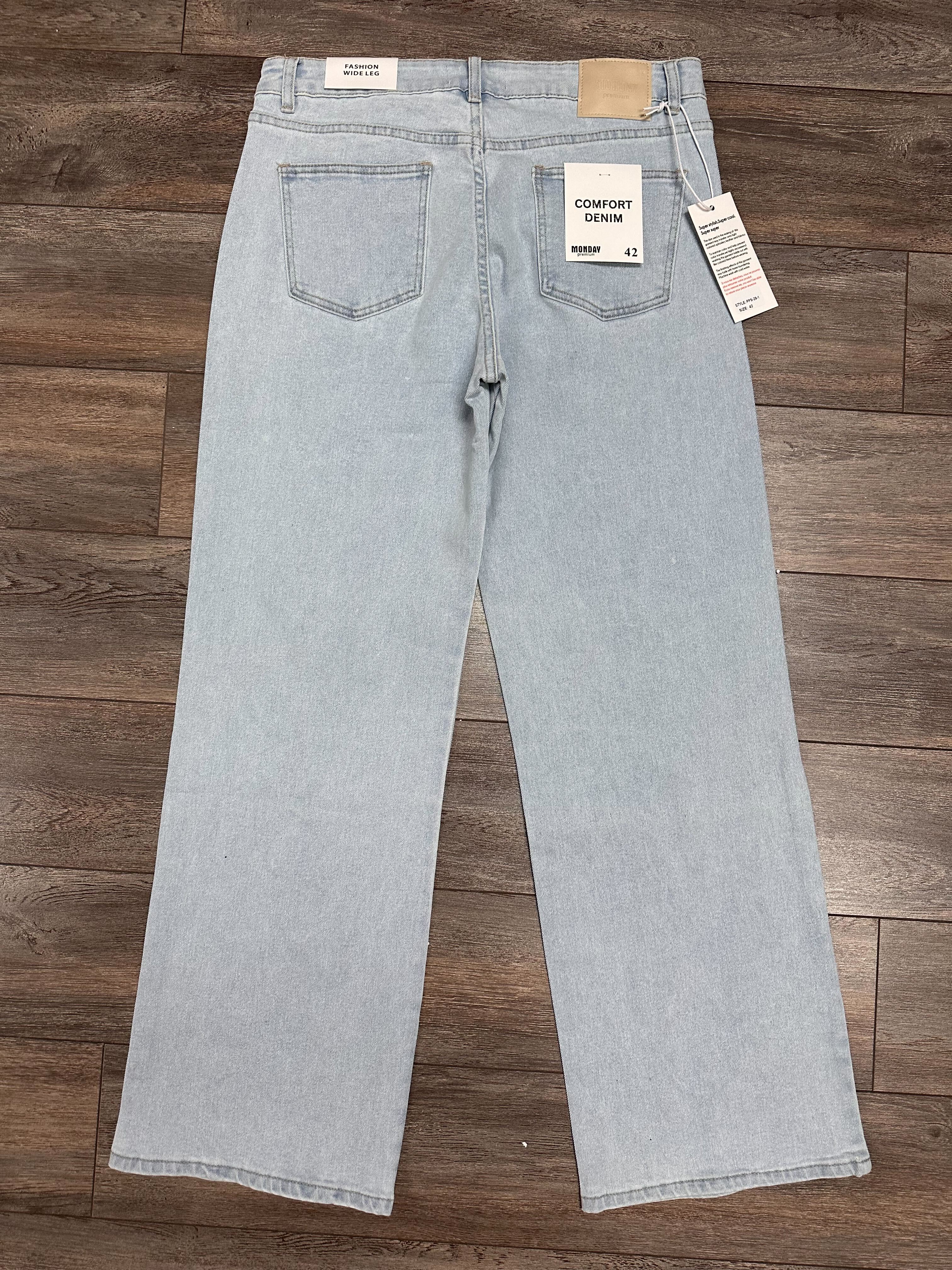 Jeans avec fleurs en brillants