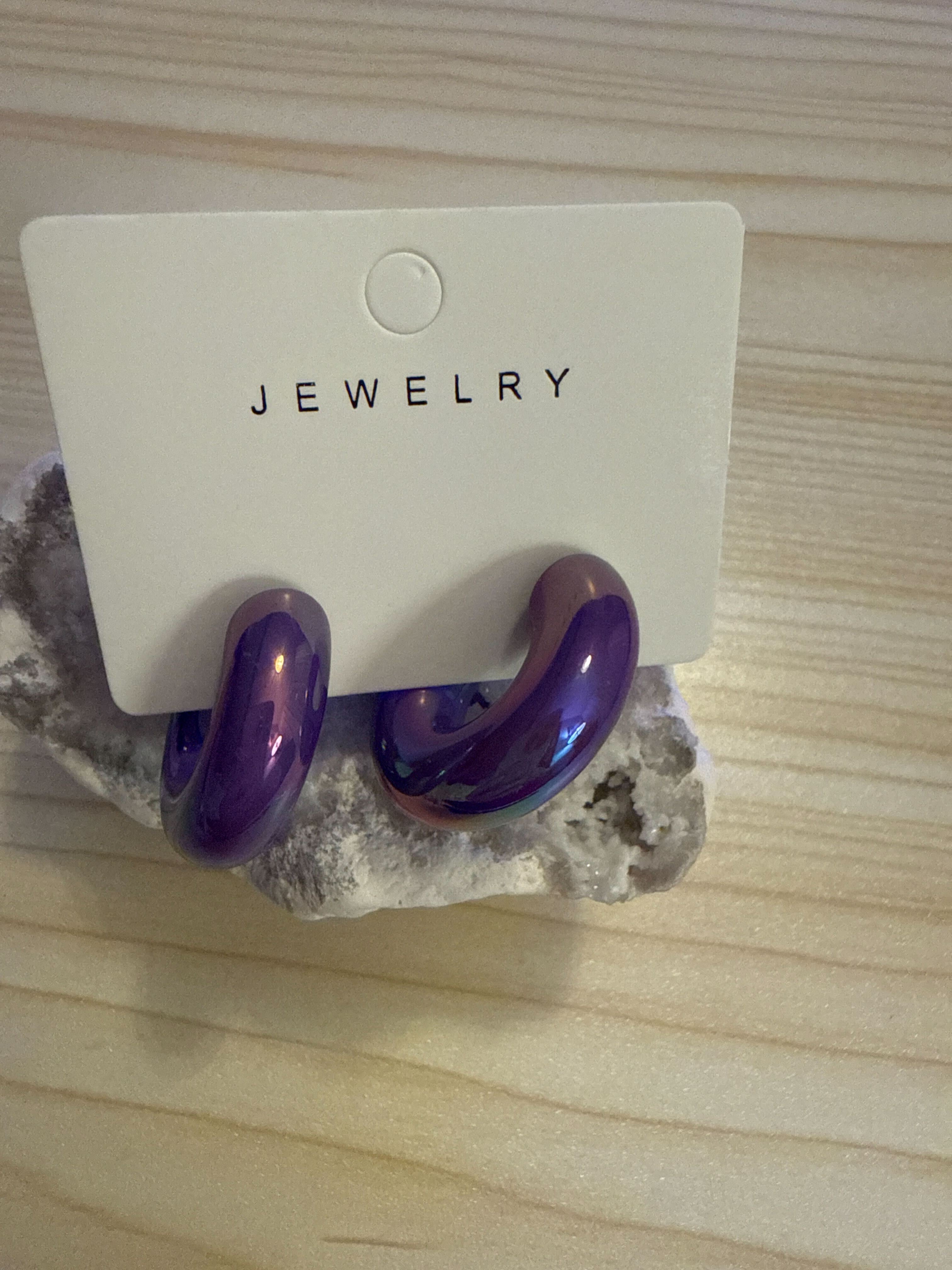 Boucle d'oreille iridescente (style anneaux)