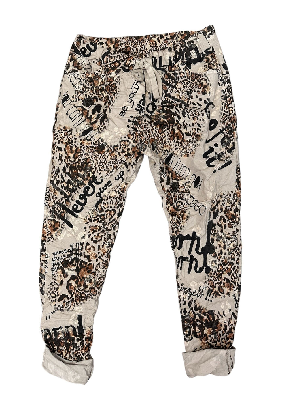 Pantalon motif léopard et écriture