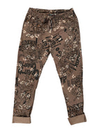 Pantalon motif léopard et écriture