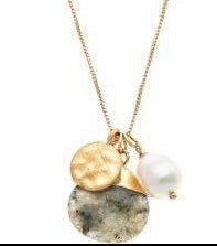 Ensemble de collier et boucles d'oreilles