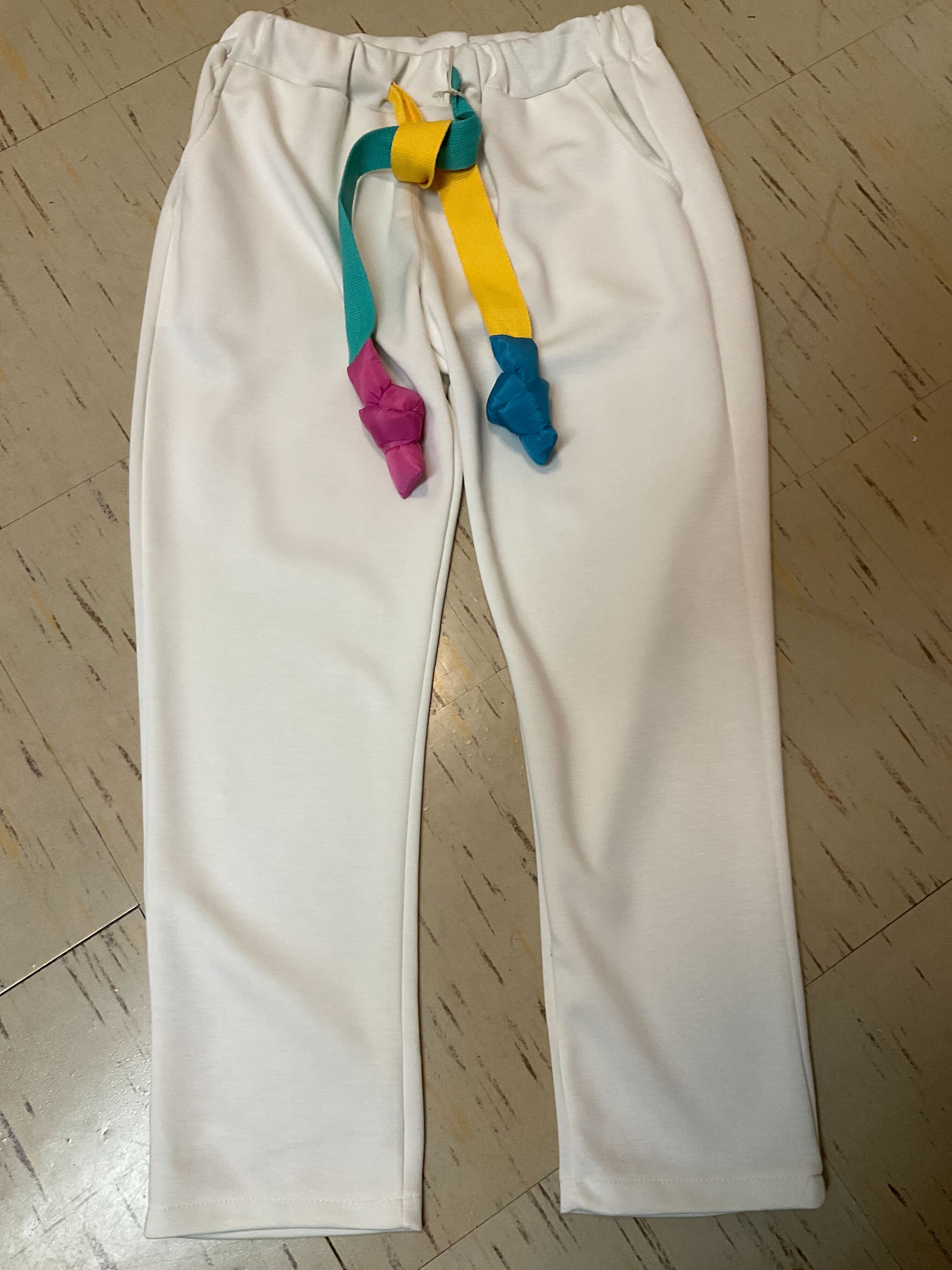 Pantalon avec corde coloré