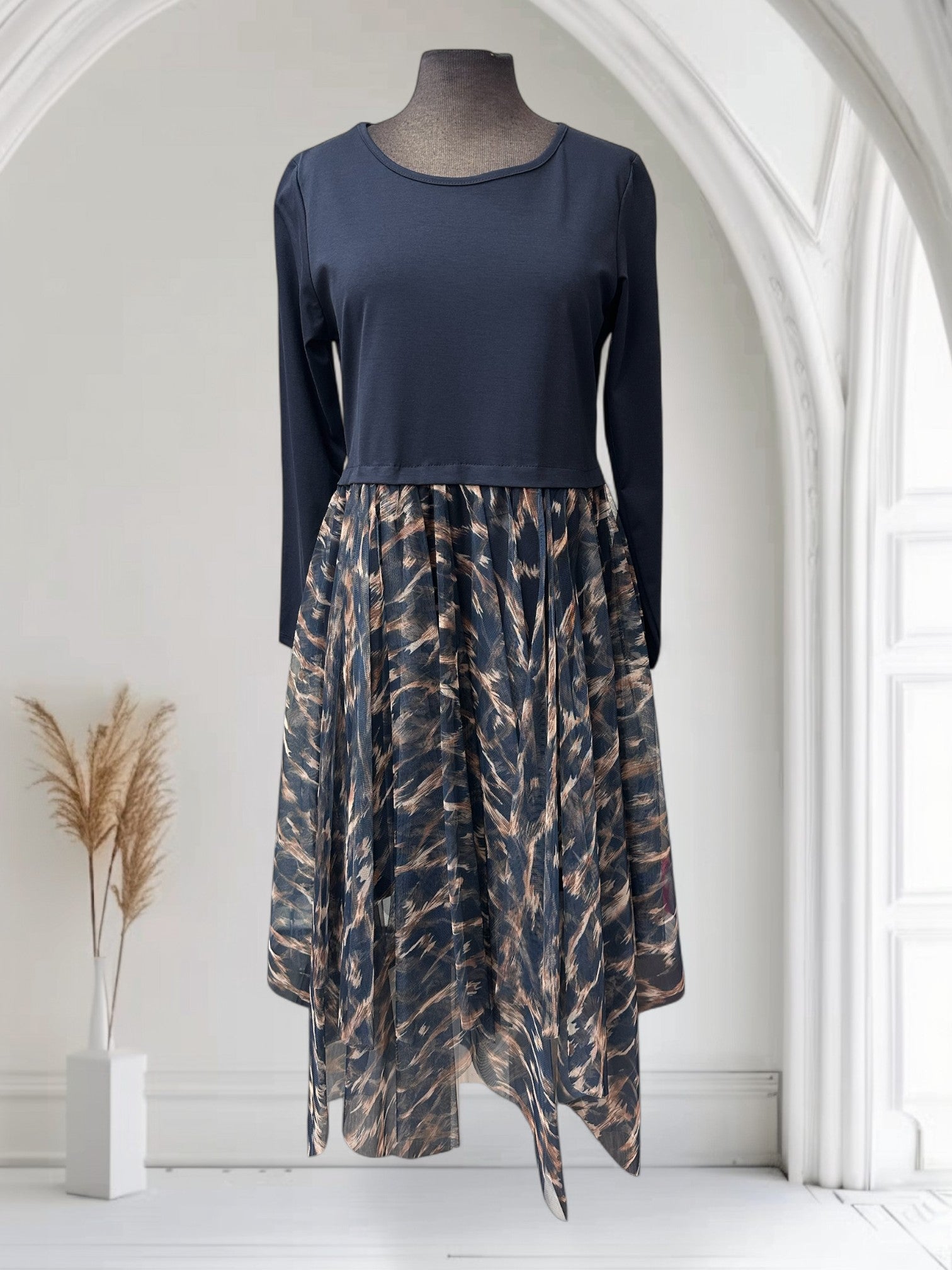Robe avec bas en tule