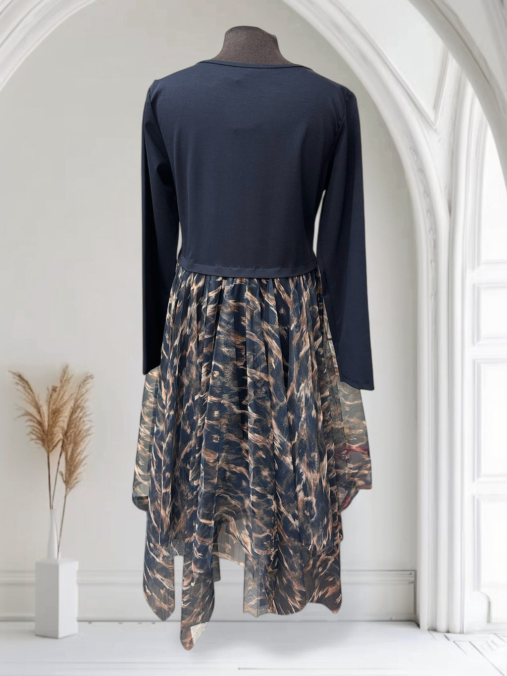 Robe avec bas en tule