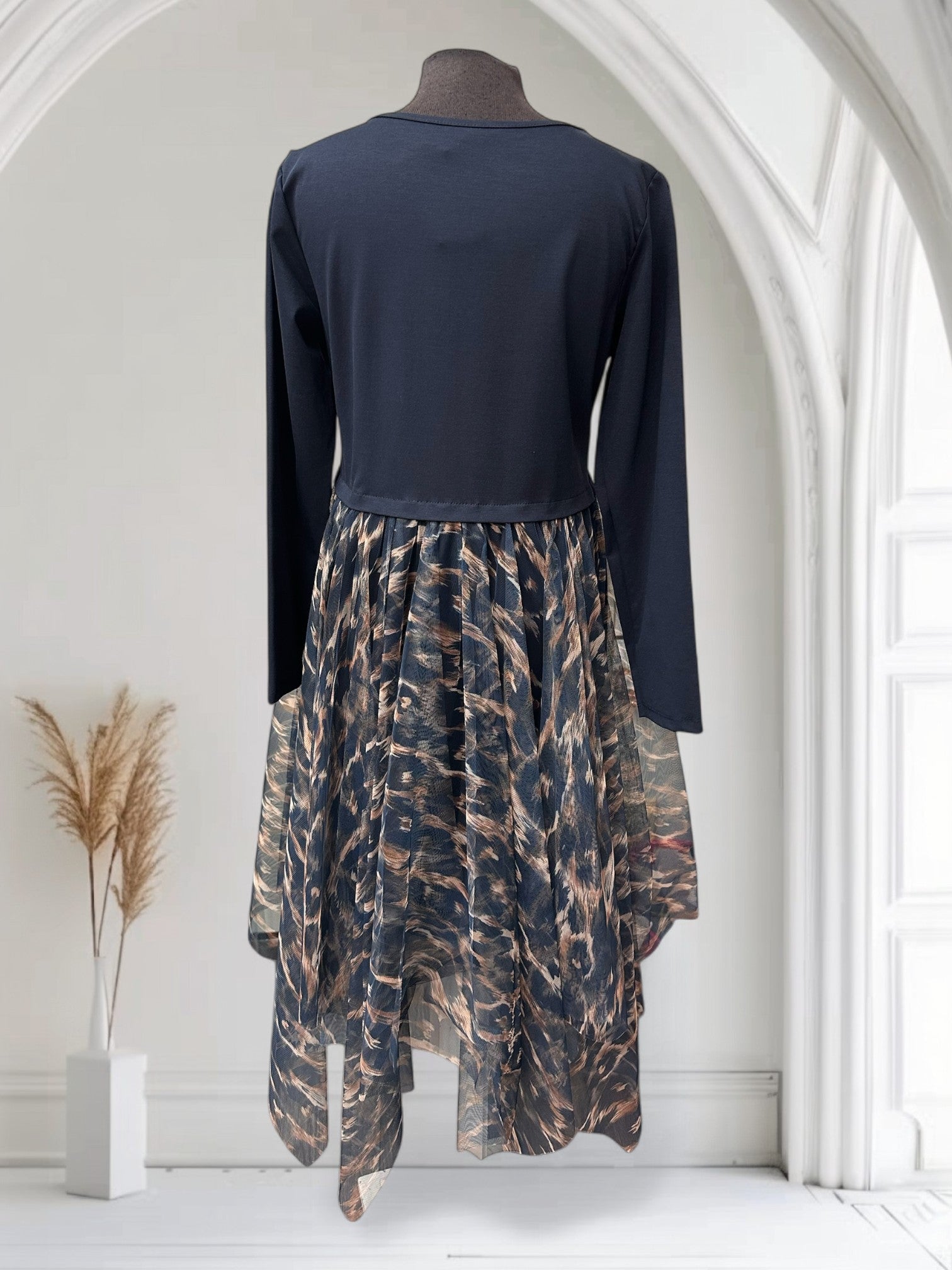 Robe avec bas en tule