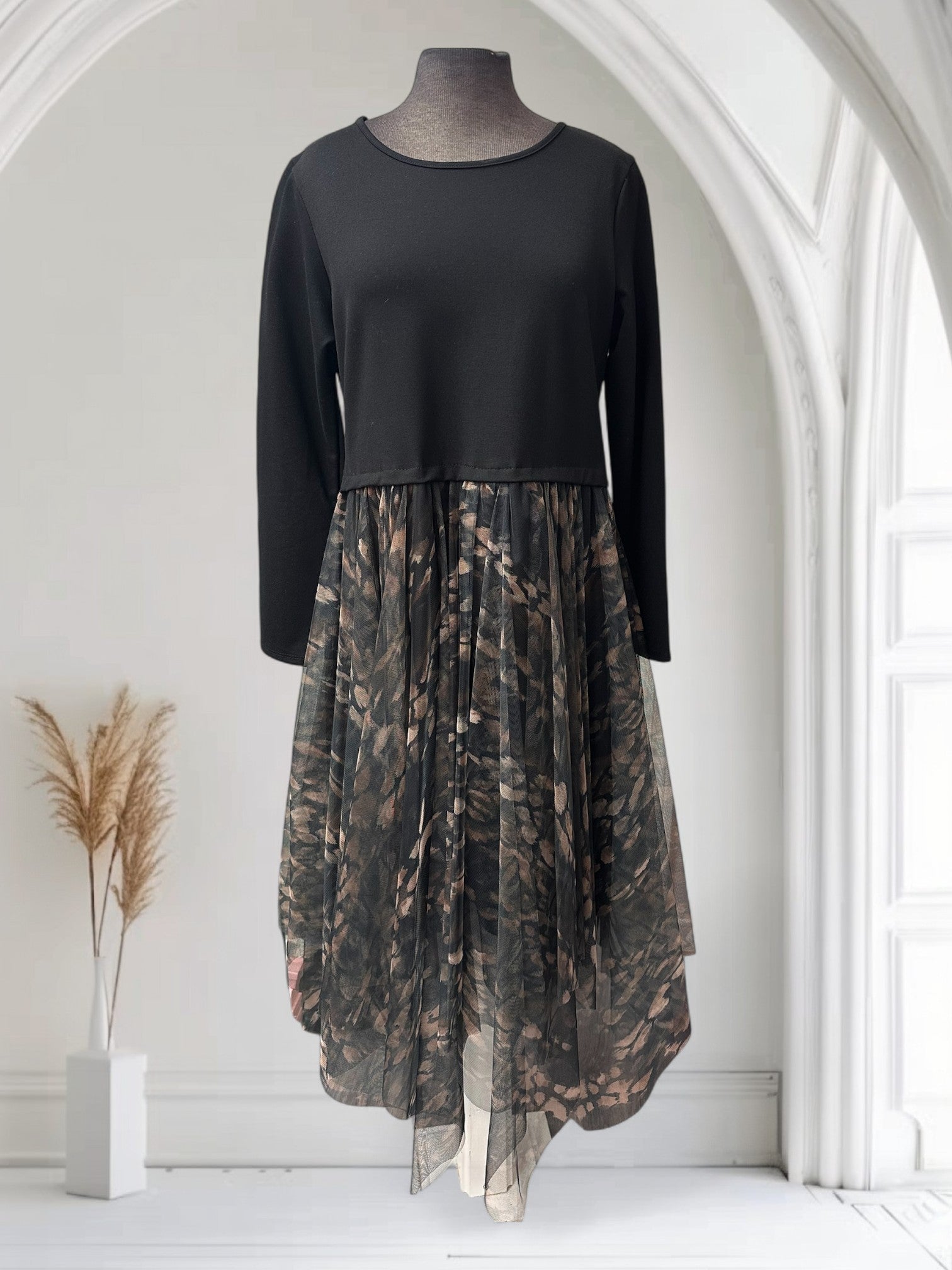 Robe avec bas en tule