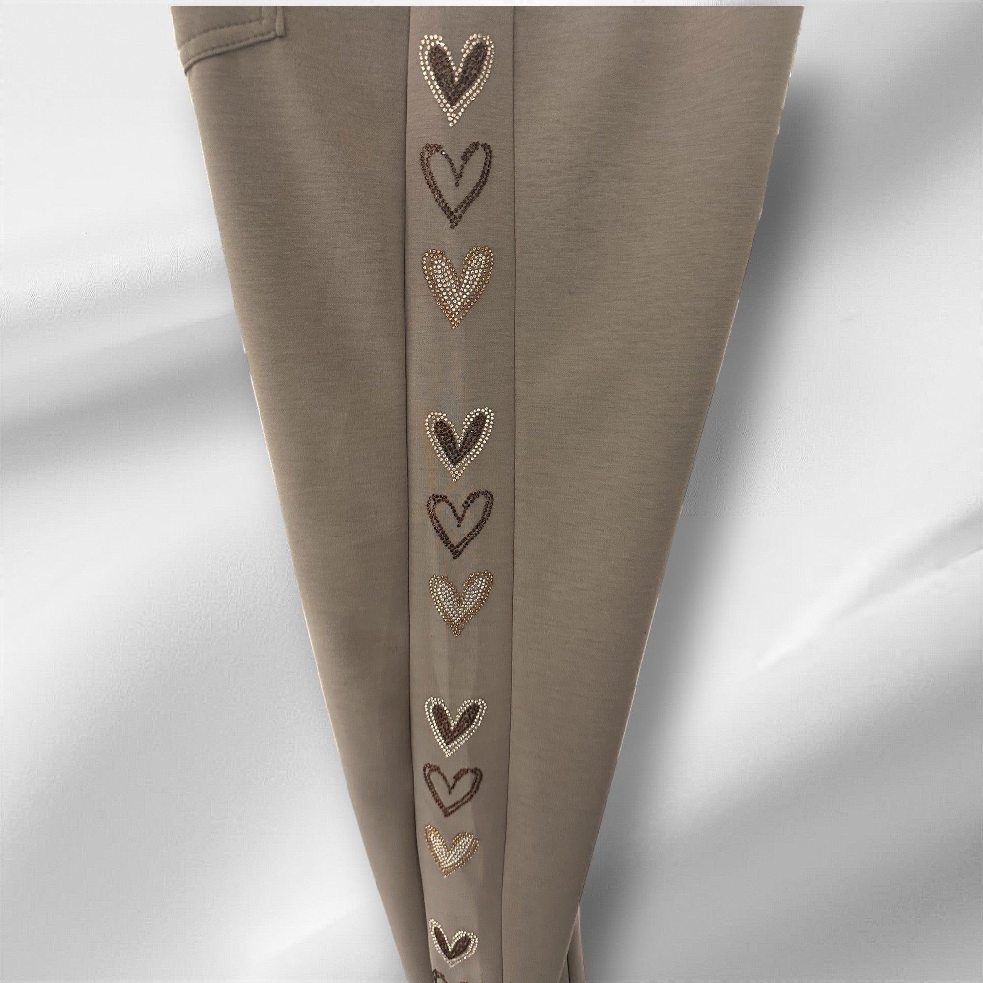 Pantalon avec cœur brillants sur les côtés