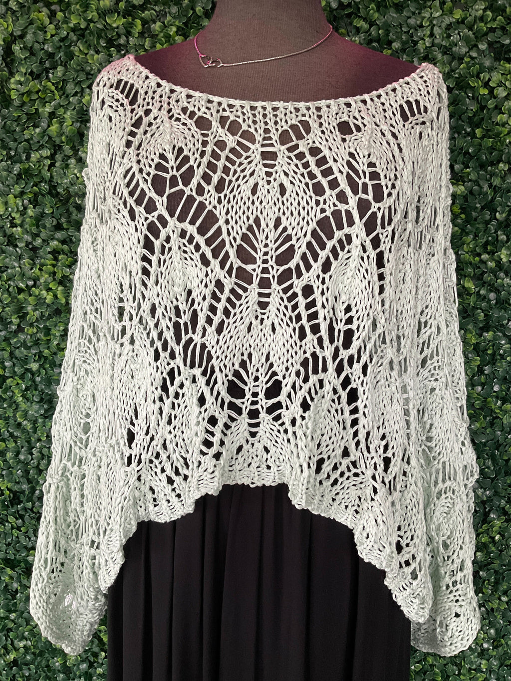 Chandail troué style crochet
