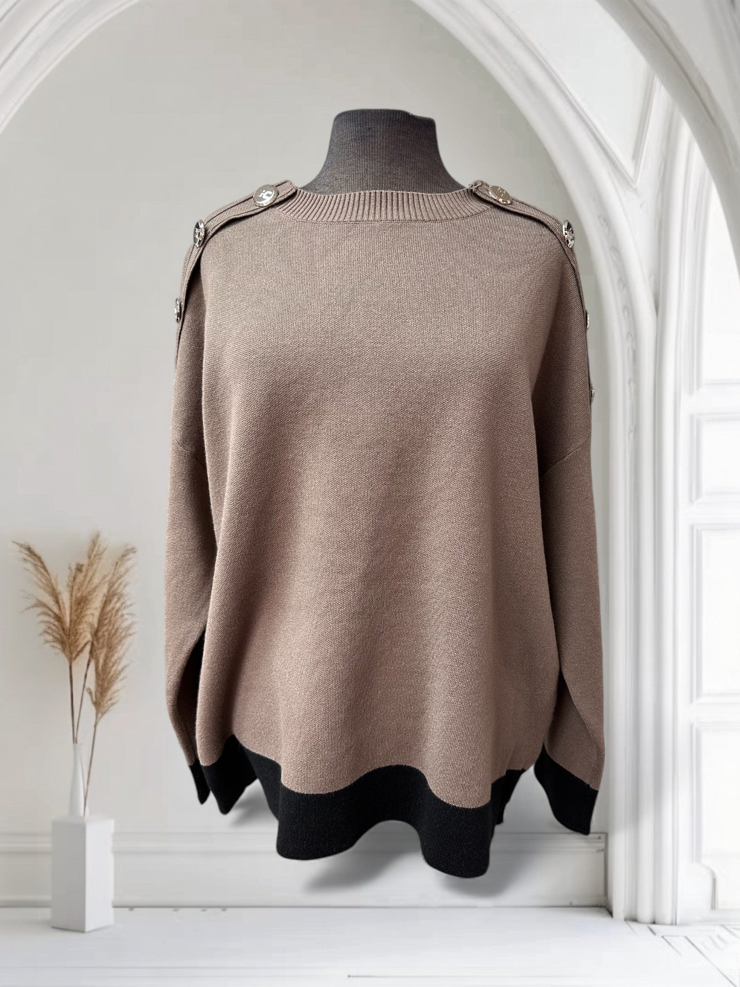 Chandail avec boutons sur les épaules