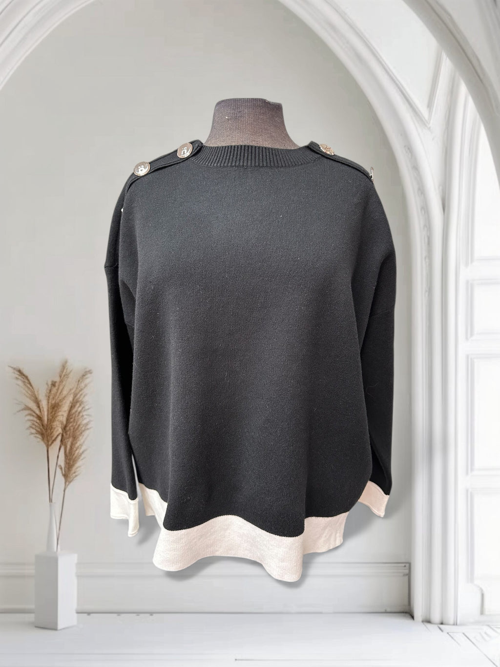 Chandail avec boutons sur les épaules