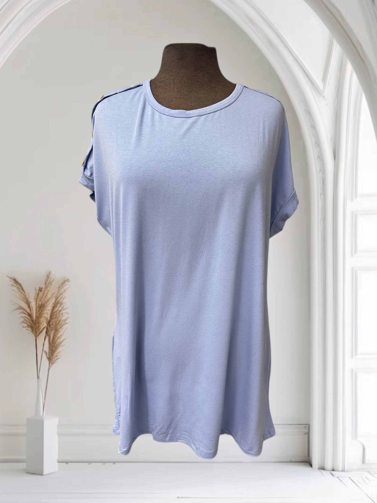 T-shirt avec boutons sur les épaules