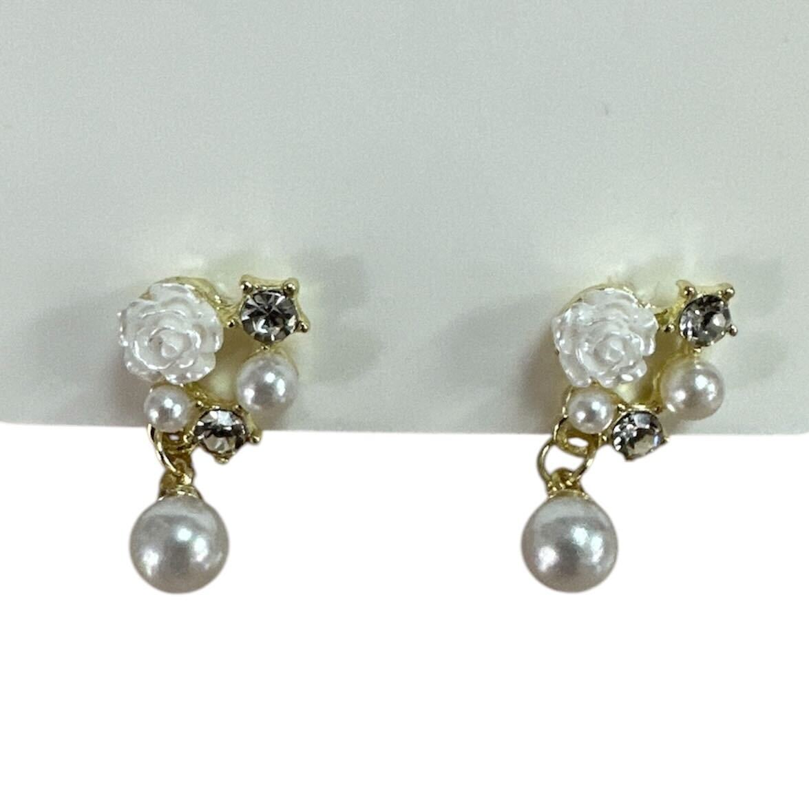 Boucle d'oreille fleurs et perles