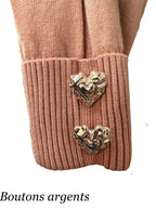 Chandail avec boutons coeur sur les poignets