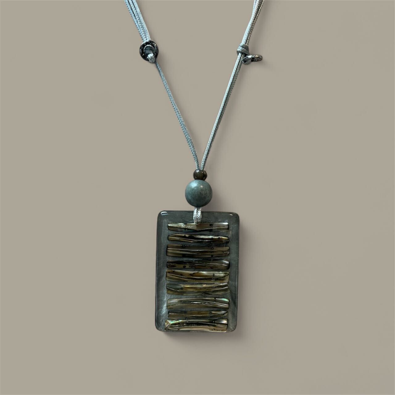 Collier en résine