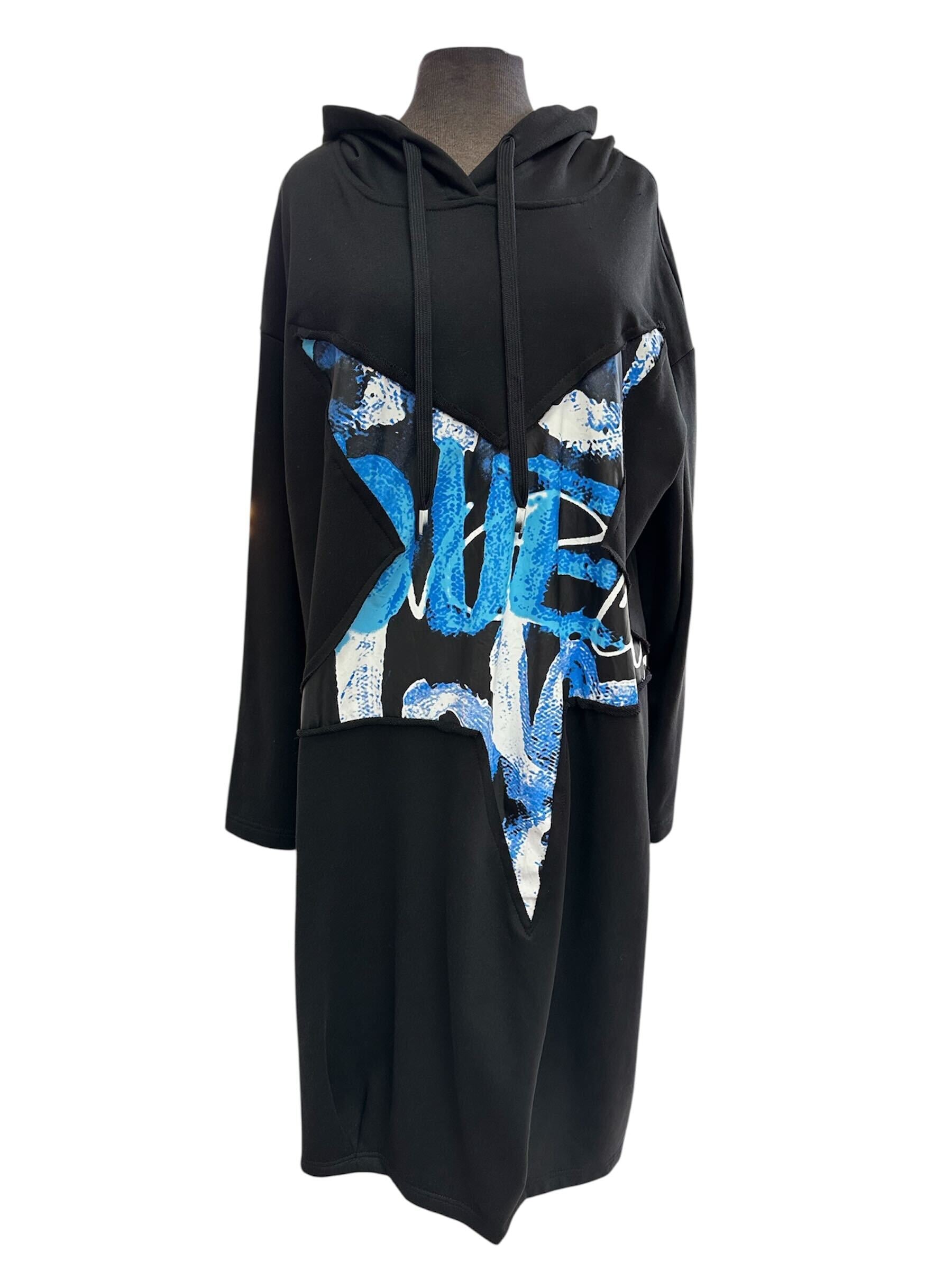 Robe à capuchon avec étoile bleue