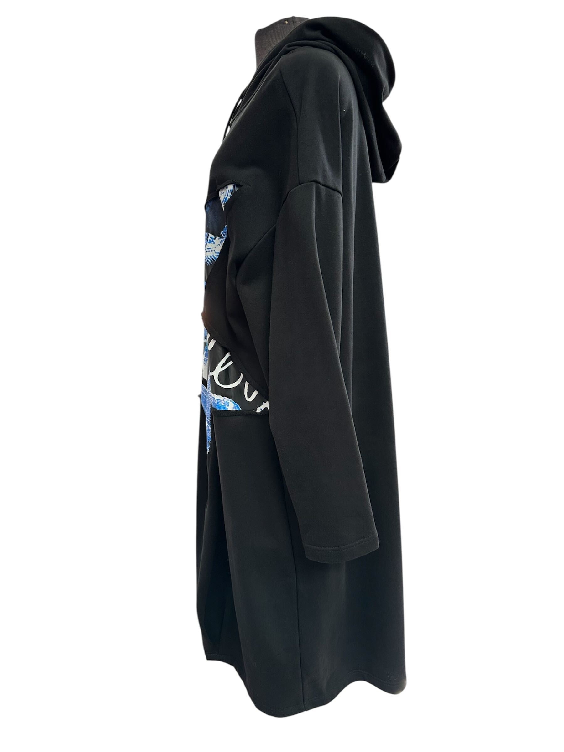 Robe à capuchon avec étoile bleue