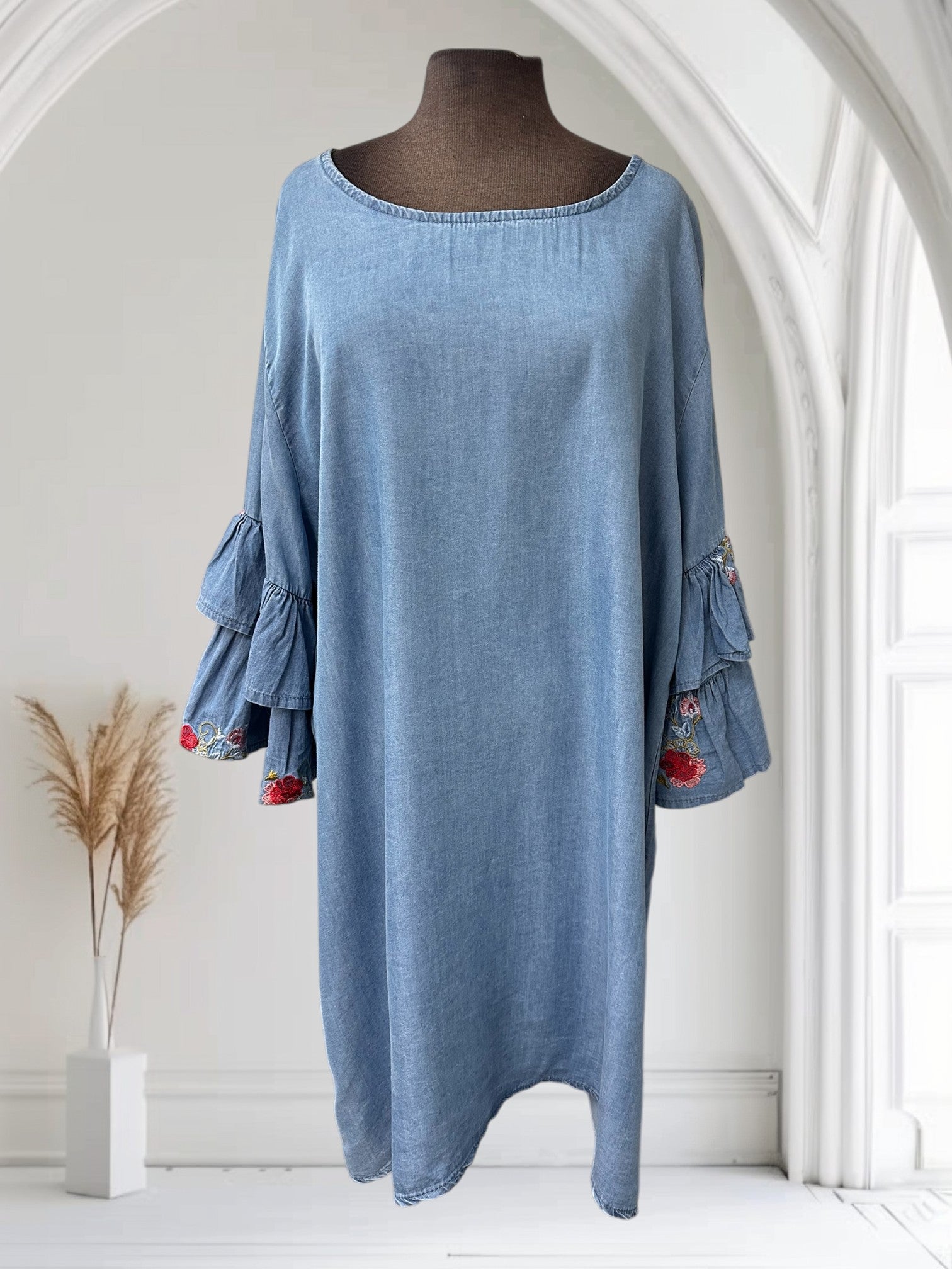 Robe en tencel (manches volants et broderies)