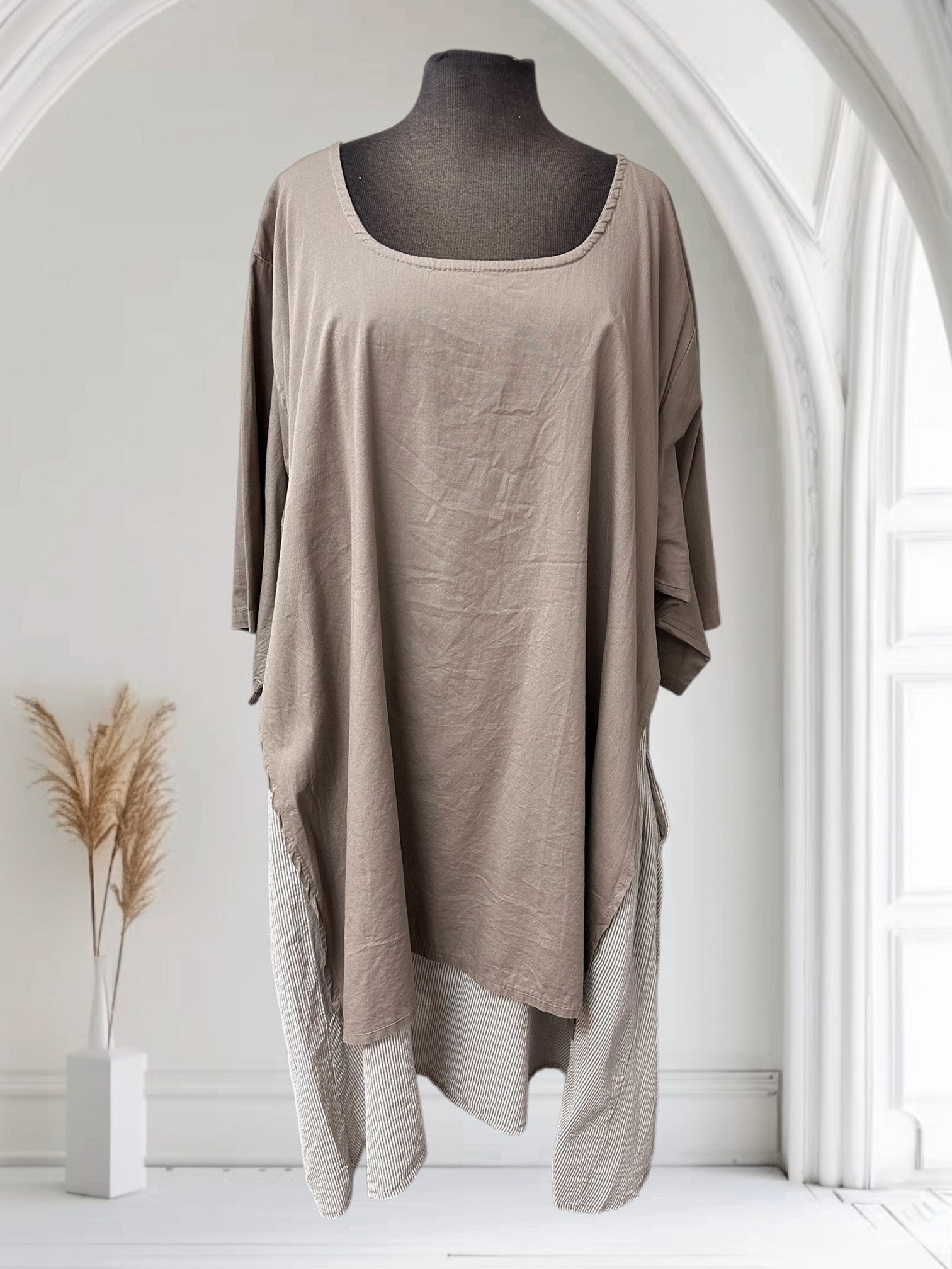 Robe (avec insertion de tissu rayé)