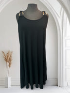 Robe à bretelle large