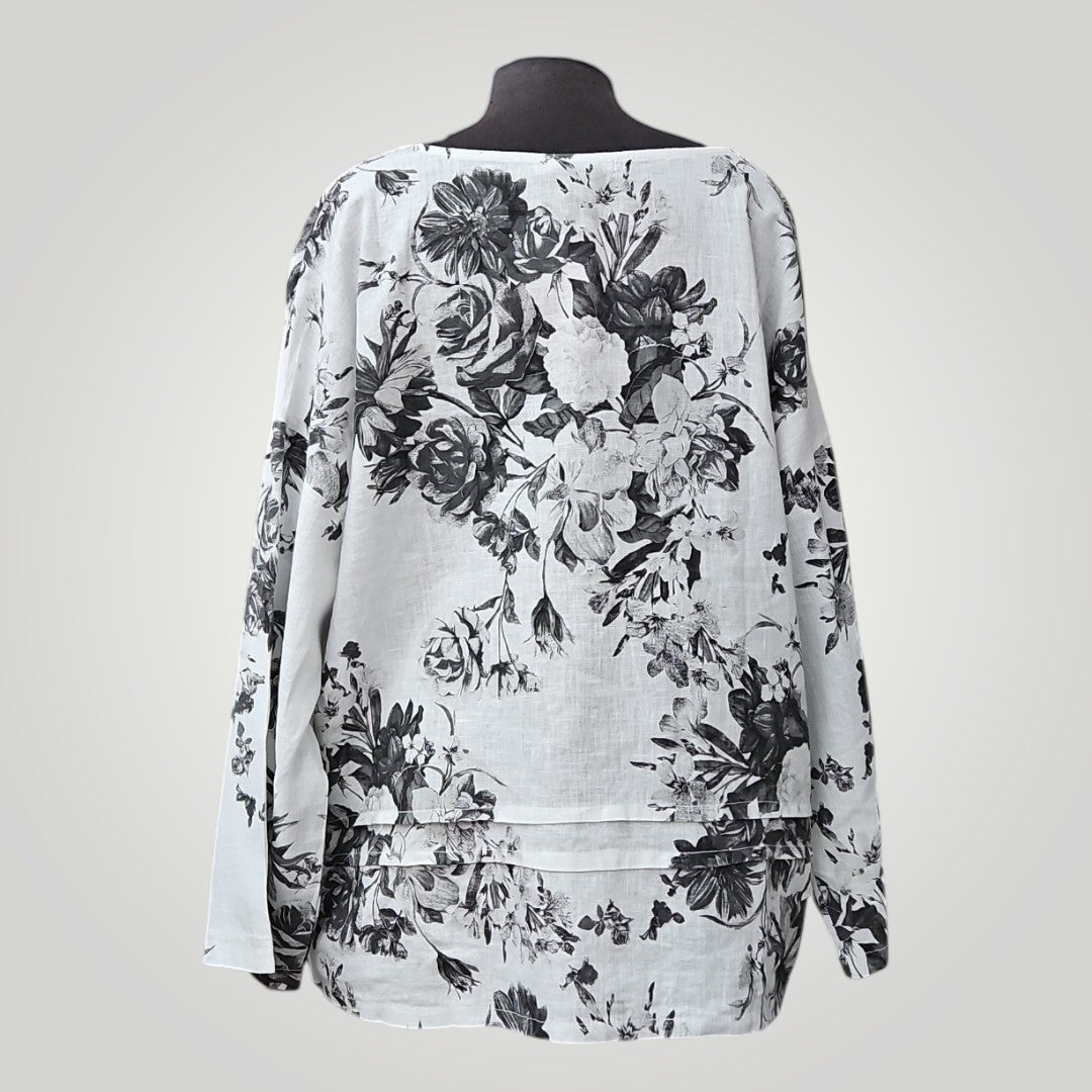 Blouse Boutique Sylbelle en lin et viscose à imprimé floral noir et blanc, manches longues, col bateau.