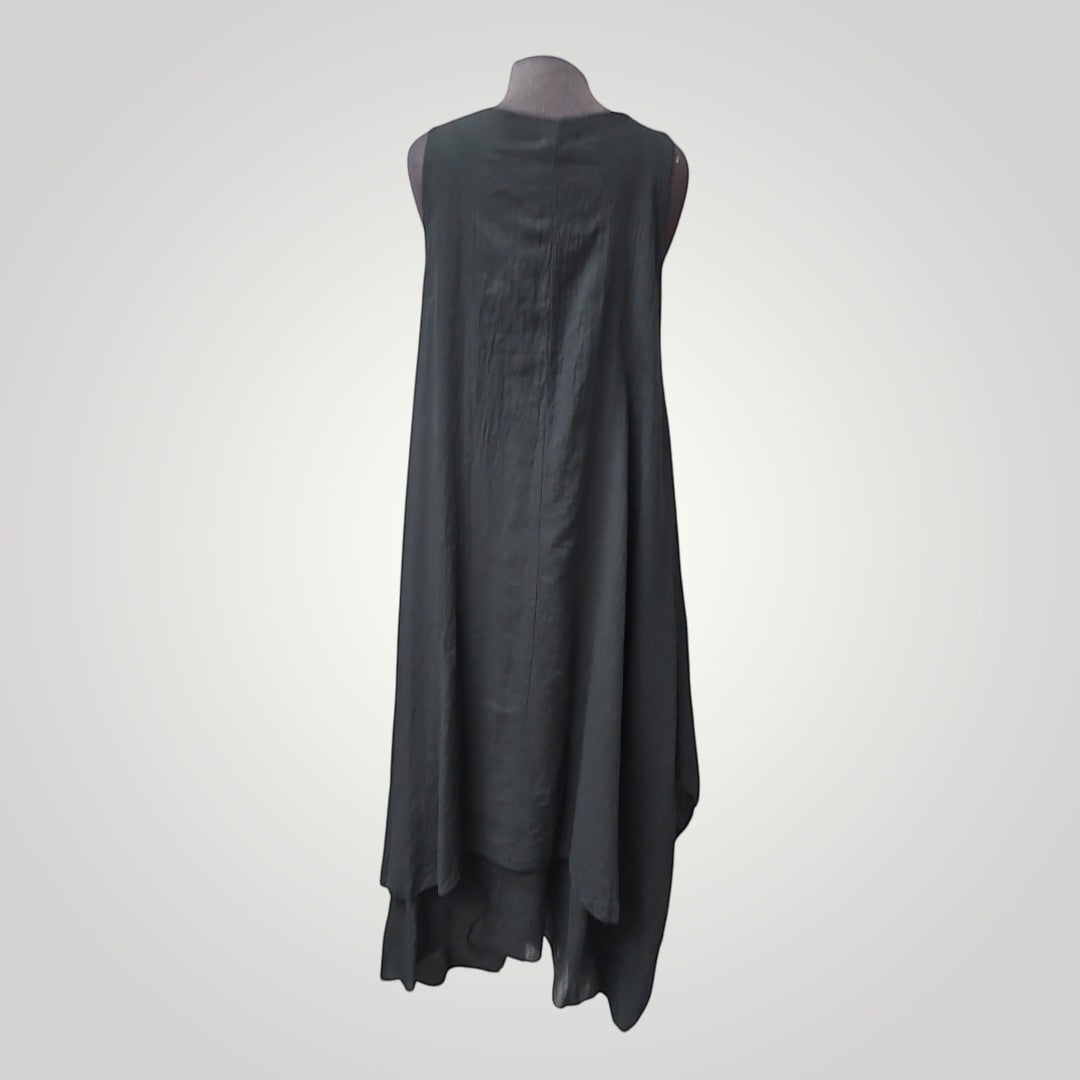 Boutique Sylbelle robe noire courte en coton avec coutures verticales et ourlet asymétrique