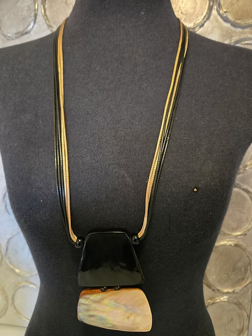 Collier en résine