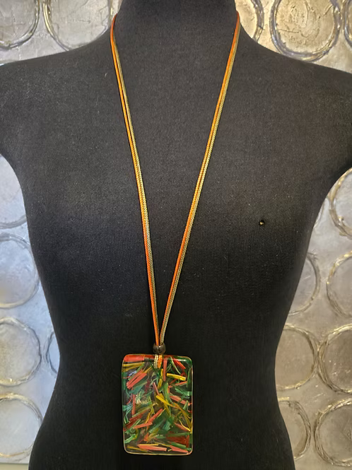Collier en résine