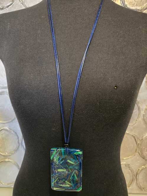 Collier en résine