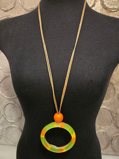 Collier en résine