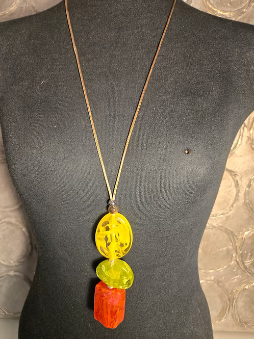 Collier en résine