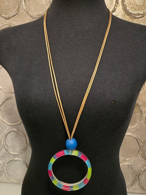 Collier en résine