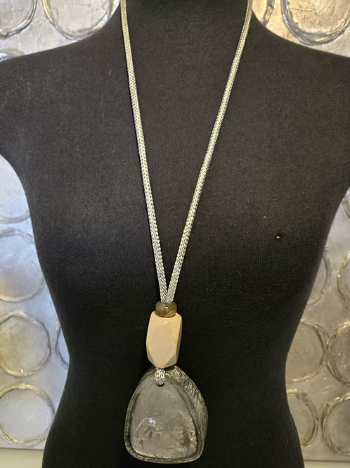 Collier en résine