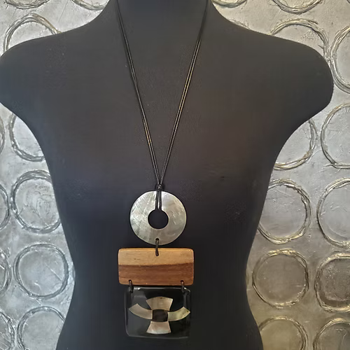 Collier en résine