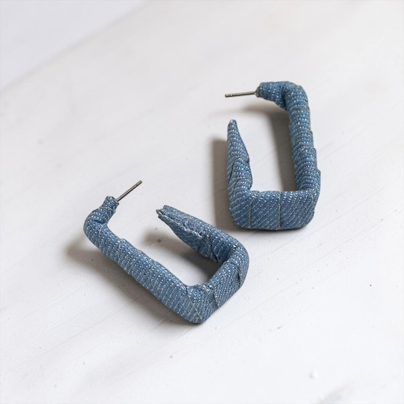Boucle d'oreille en jeans