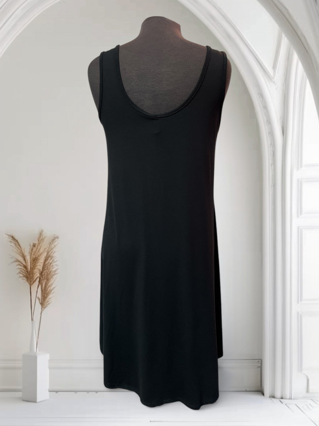 Robe à bretelle large